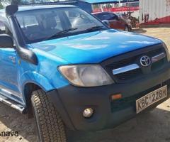 TOYOTA HILUX - 2