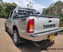 TOYOTA HILUX - 2