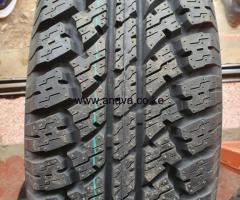 215 /70 R16 MAXTREK