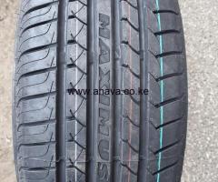 215 /55 R17 MAXTREK