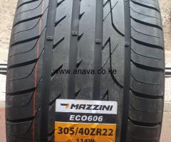 305 /40 R22